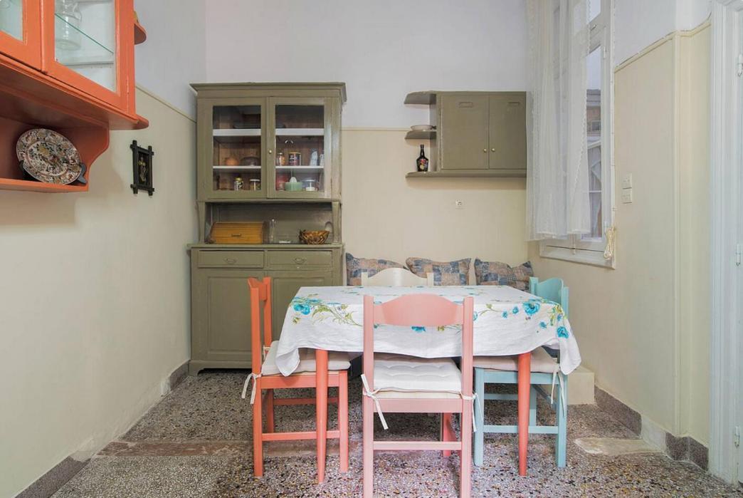 Neoclassical House In The Center Of Athen Exterior foto